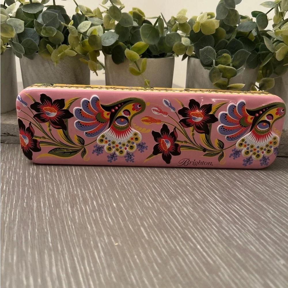 Brighton watch tin‎ with a pink floral design